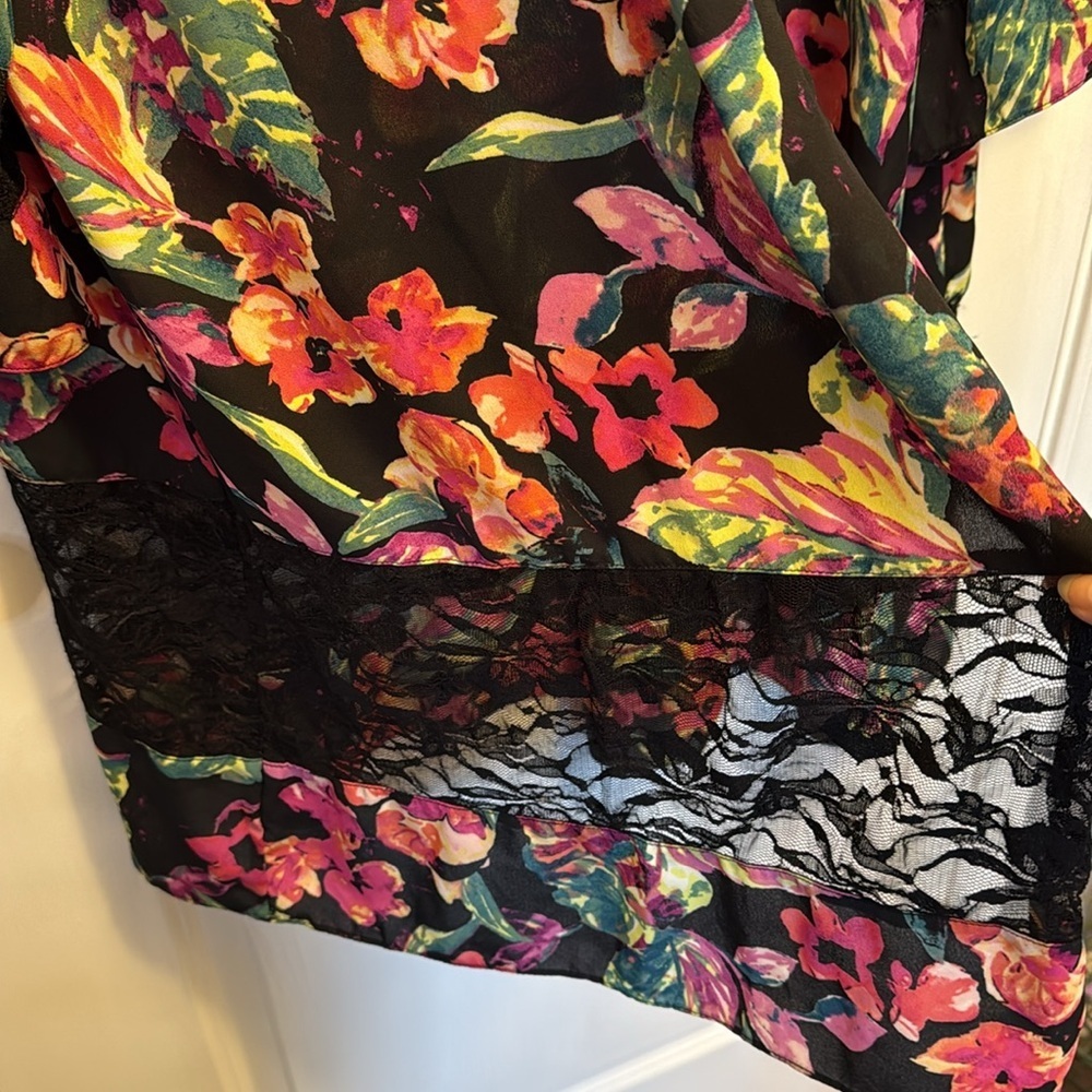 Floral Kimono with Lace Trim - Picture 5 of 12
